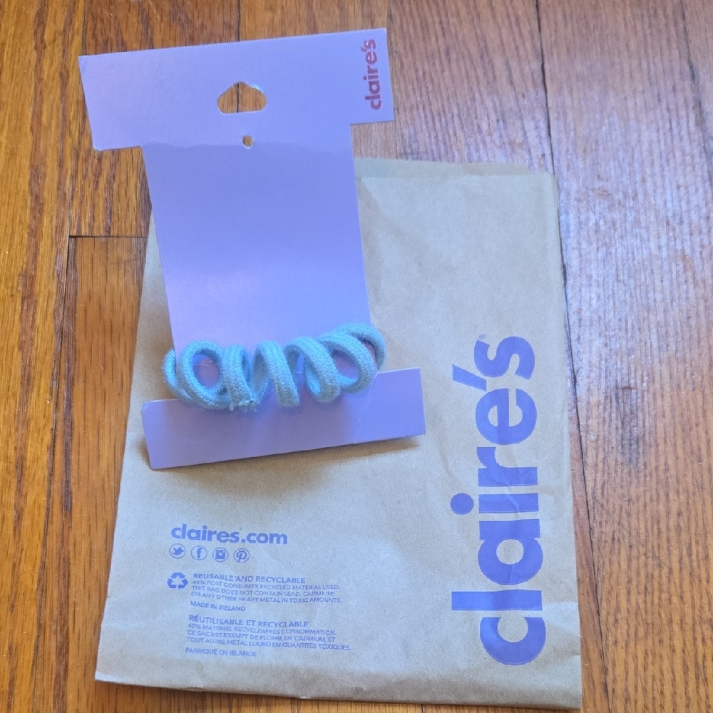 NWT Shoelace Hair Tie & Bag